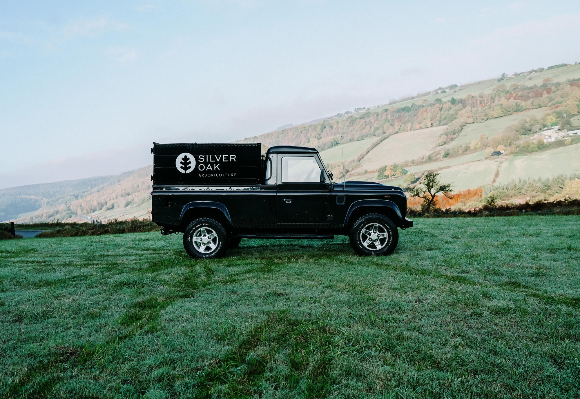 A photo of the Silver Oak Arboriculture Land Rover